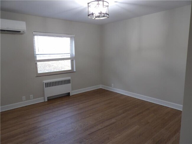 Building Photo - 215 S Ft Thomas Ave