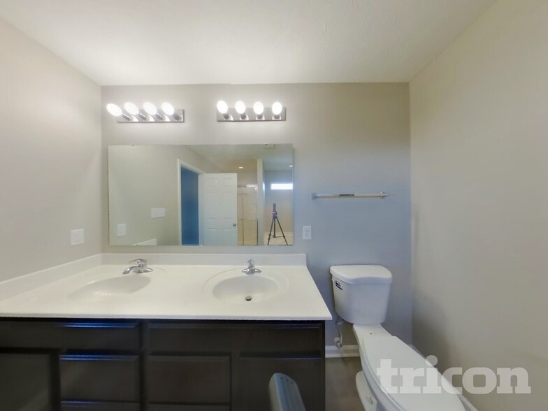 Building Photo - 2252 Silver Spoon Dr