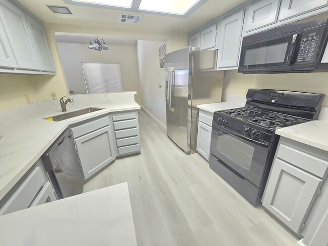 Building Photo - 423 Tepatitlan Ct