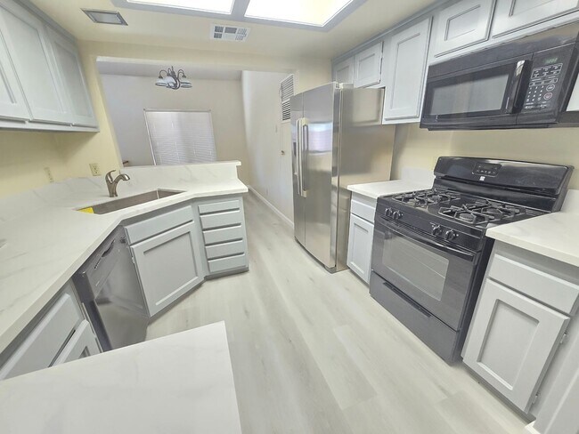 Building Photo - Condo for Rent in Montefino Townhomes – Premium Amenities & Prime Location!