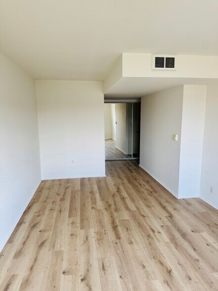 Building Photo - 1600 Ardmore Ave