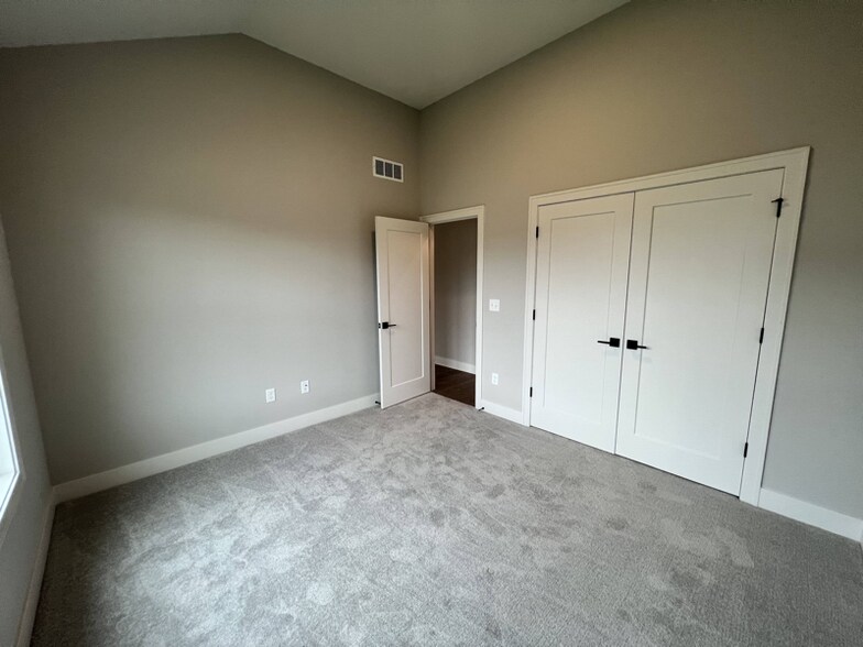 Building Photo - 1401 SW Heartwood Terrace
