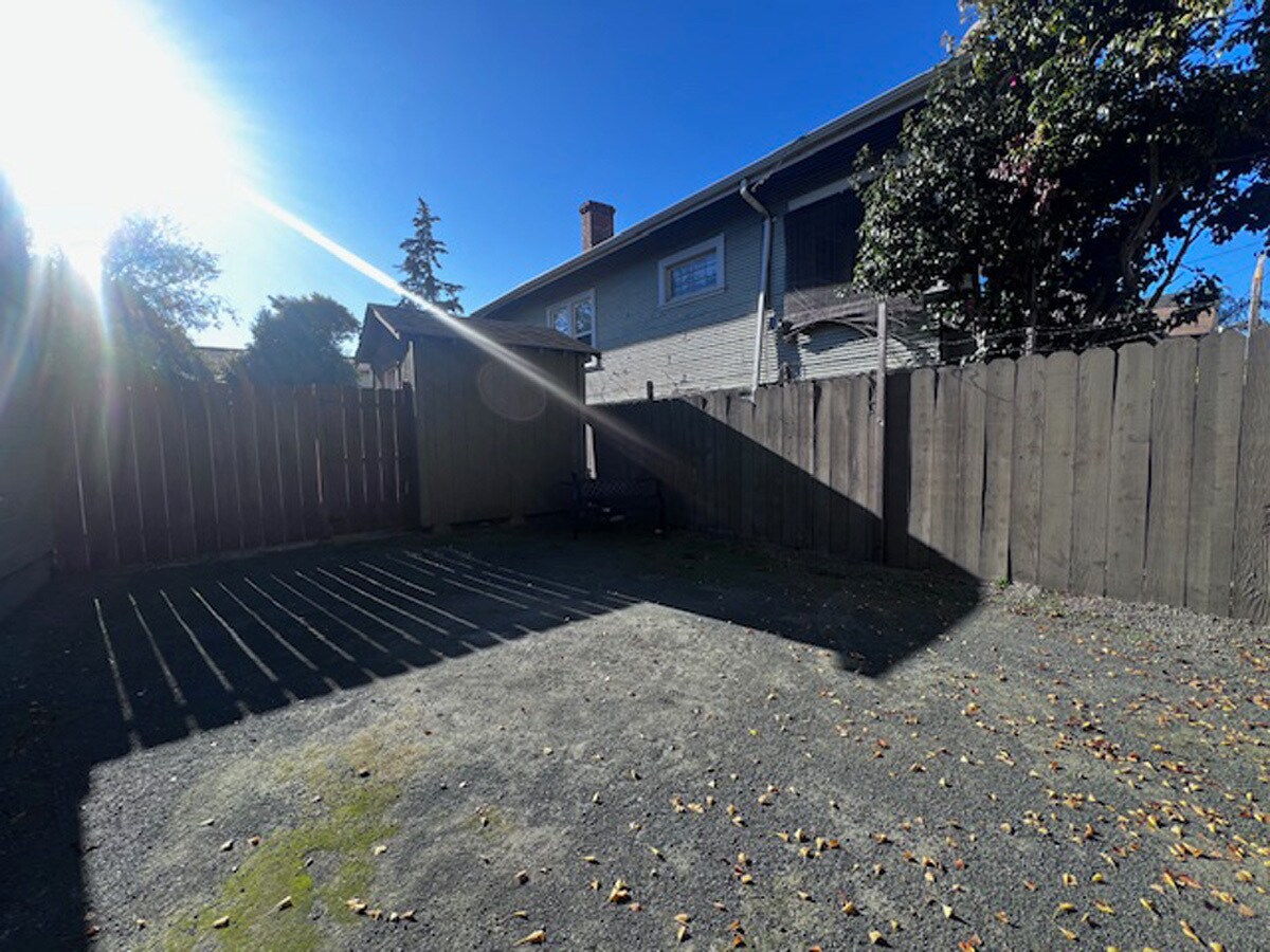 Building Photo - 1037 Peralta St