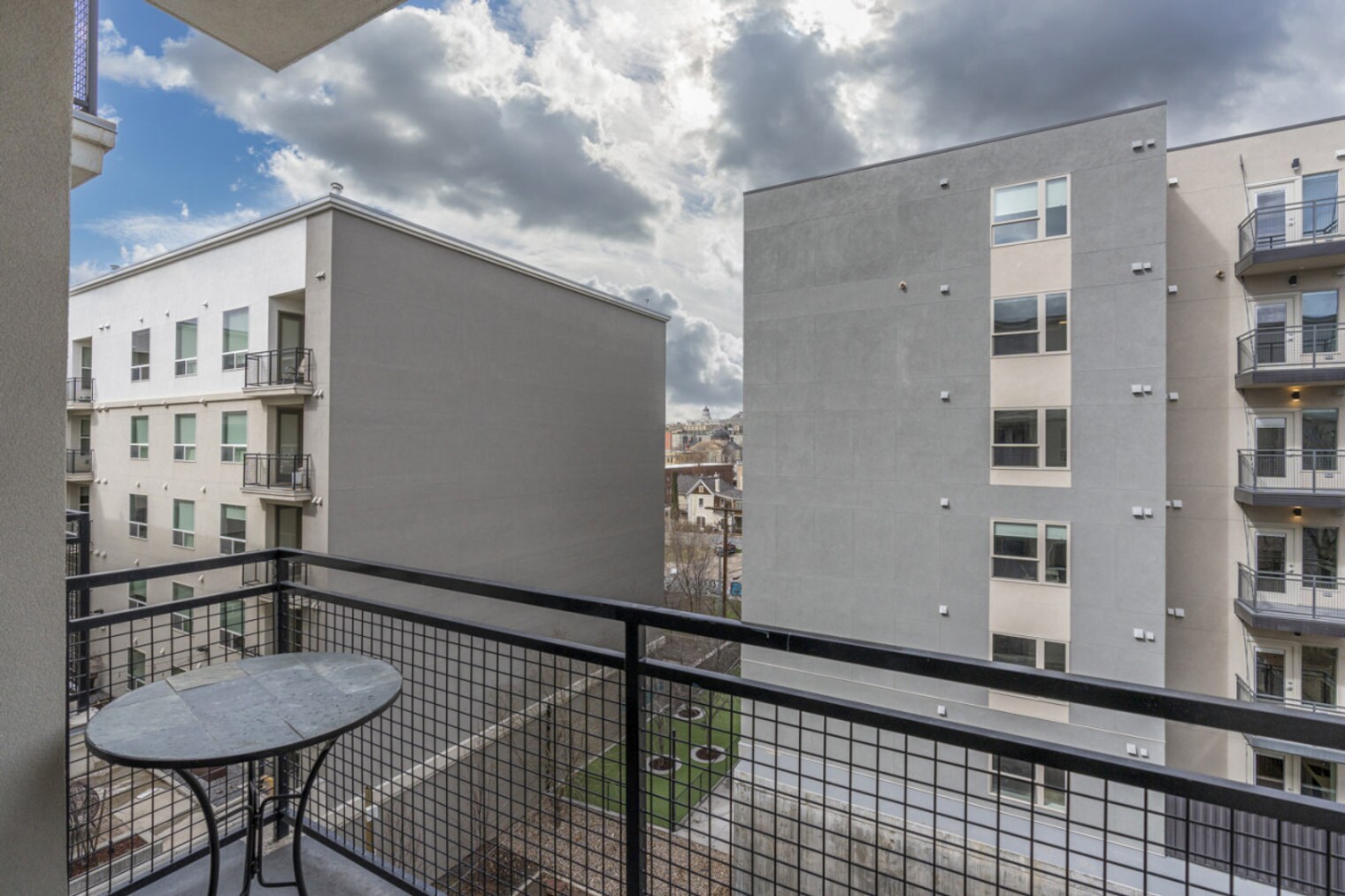 Building Photo - 489 E 400 S