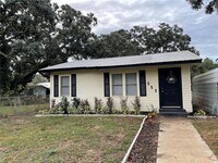 Building Photo - Adorable 2 bed/ 1 bath home in Seffner!!