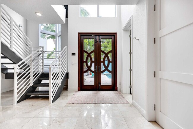 Building Photo - 1412 SE 2nd St