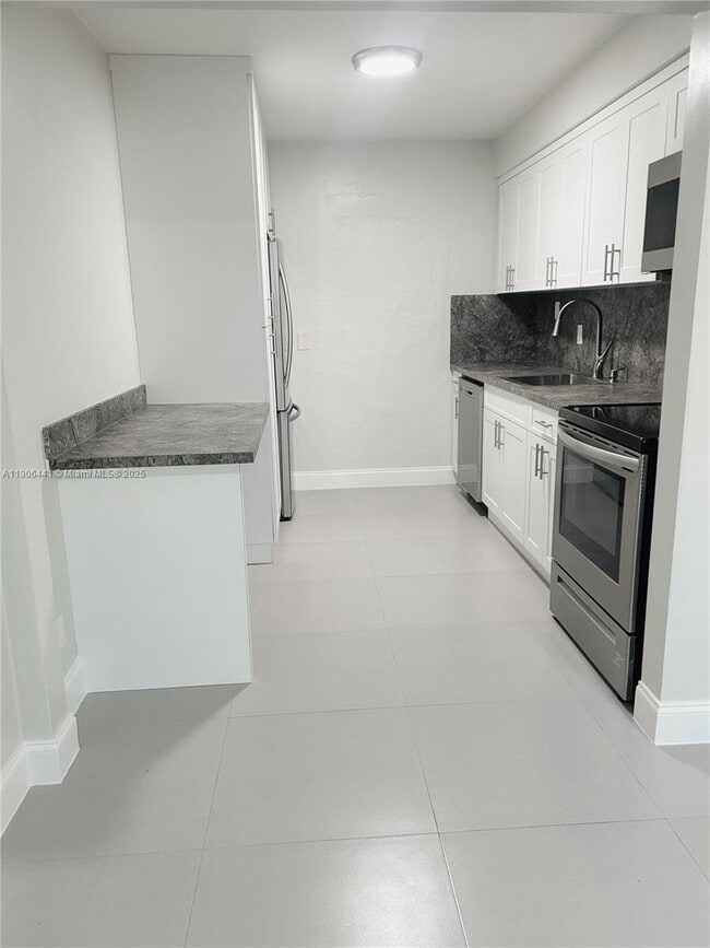 Building Photo - 1835 Scott St