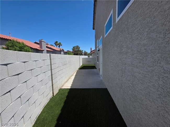 Building Photo - 2275 Ramsgate Dr