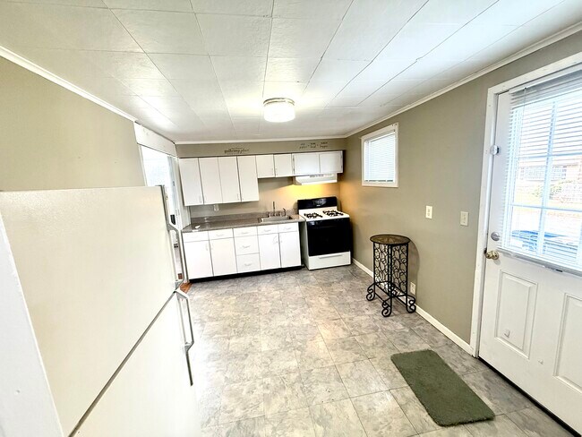 Building Photo - Seneca Turnpike East 220/222