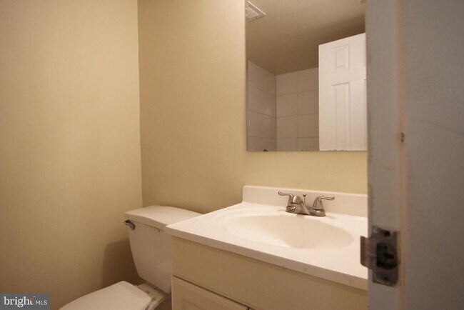 Building Photo - 11615 Stoneview Square