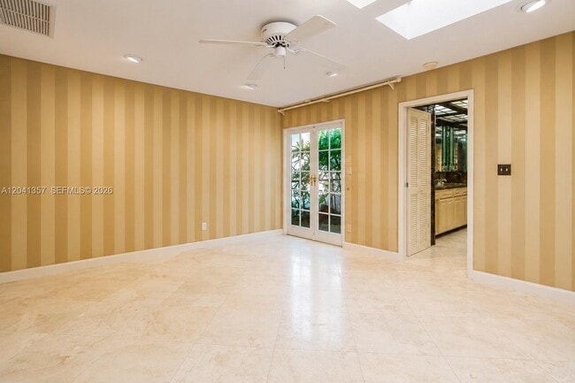 Building Photo - 3441 Poinciana Ave