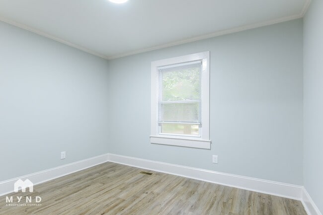 Building Photo - 400 Cherry St