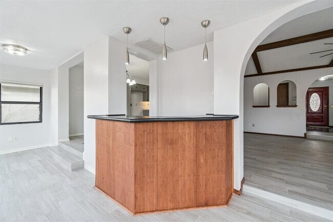 Building Photo - 11805 Ashford Dr