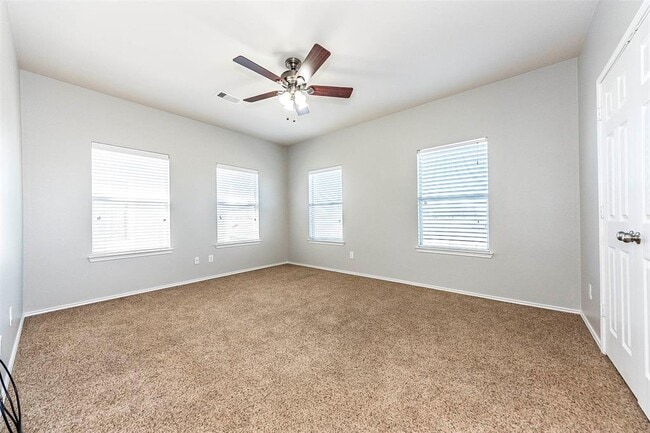 Building Photo - 1721 Kemah Village Dr