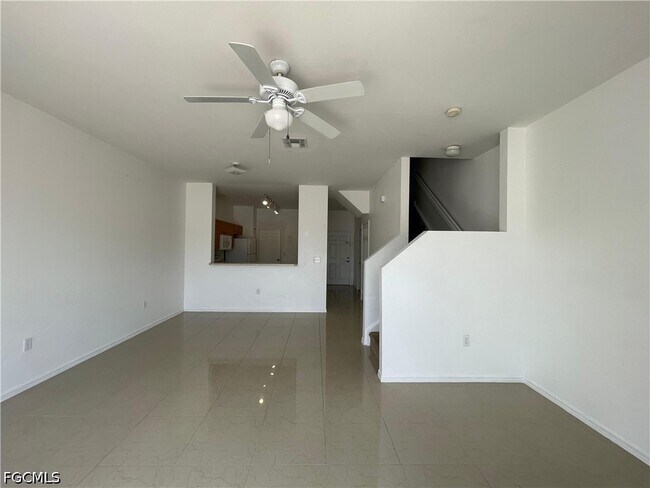 Building Photo - 3637 Pine Oak Cir