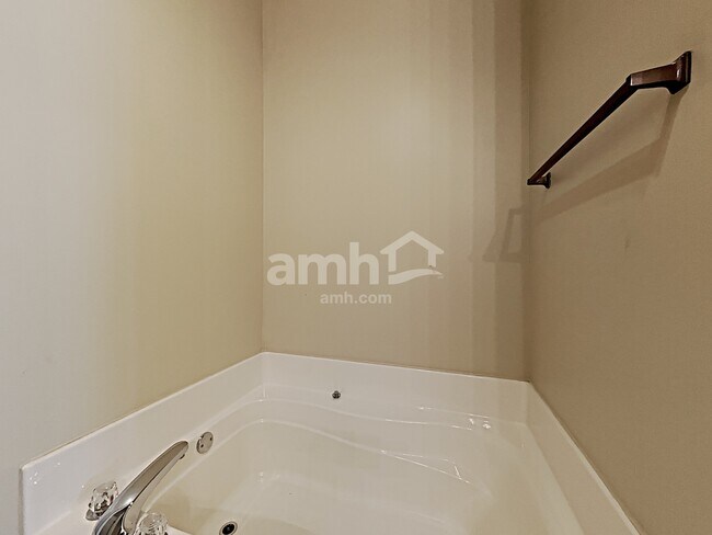 Building Photo - 2095 Mina Lane Dr