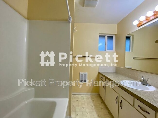 Building Photo - 11660 Schold Rd NW