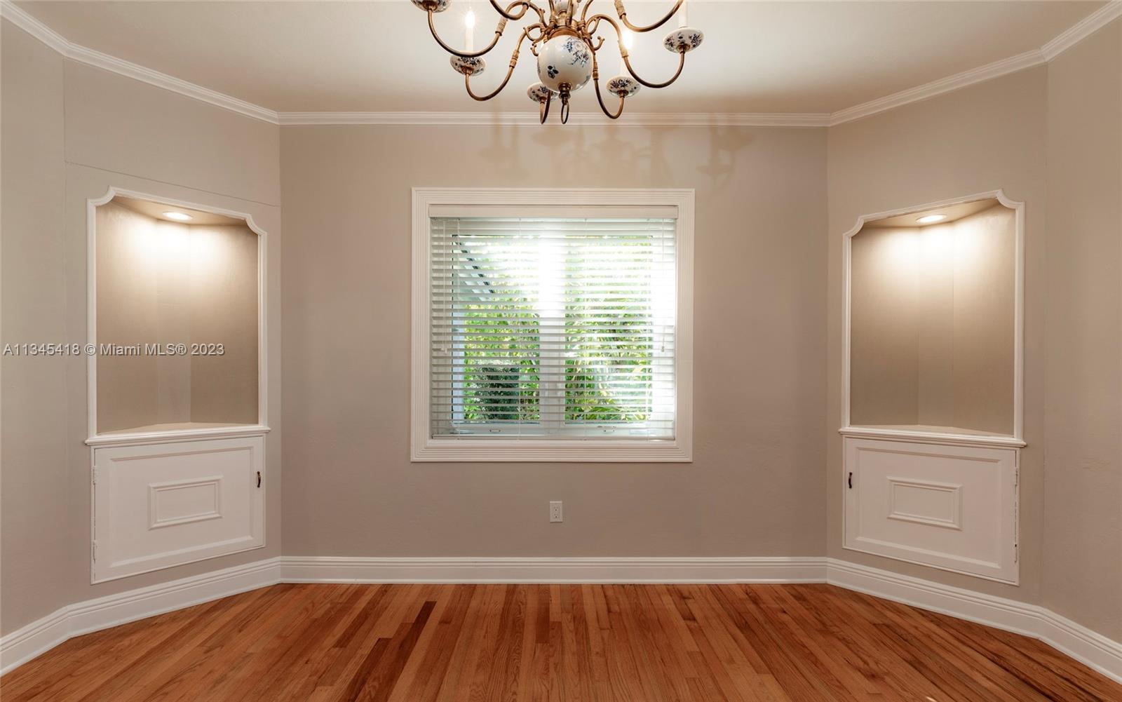 Building Photo - 1350 Mendavia Ave