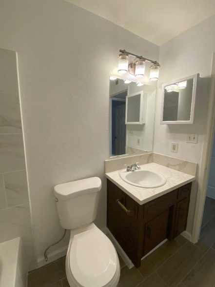 Building Photo - 4417 Parkwood Ct