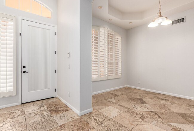 Building Photo - New Listing in Avondale