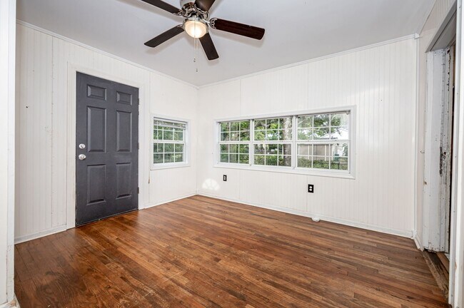 Building Photo - Cute 2 Bed 1 Bath in Pascagoula