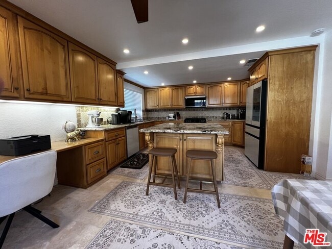 Building Photo - 7825 Seaglen Dr