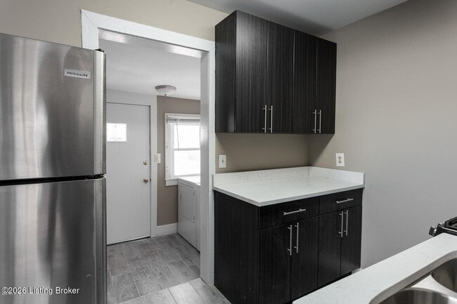 Building Photo - 909 Ash St