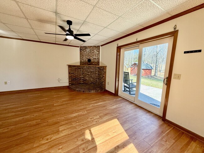 Building Photo - 5 Shadow Valley Dr