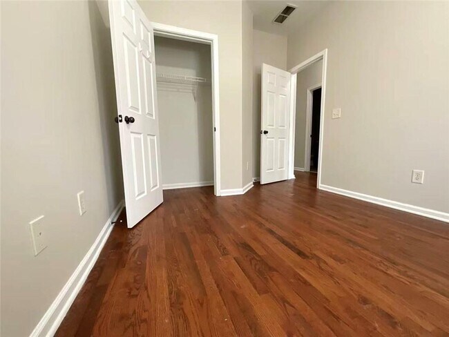 Building Photo - 2882 Cross Creek Dr