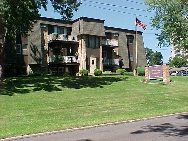 Building Photo - 3001 Woodland Ave