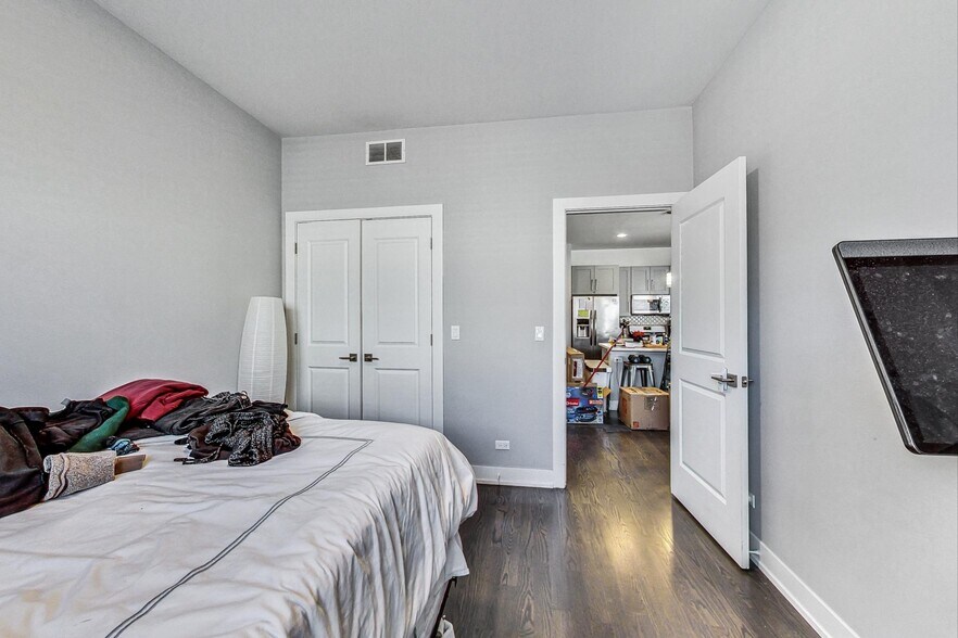 Building Photo - 3620 W Irving Park Rd