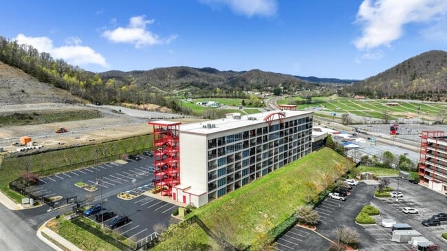 Building Photo - 210 Raceday Center Dr