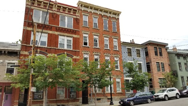 Building Photo - 1325 Pendleton St