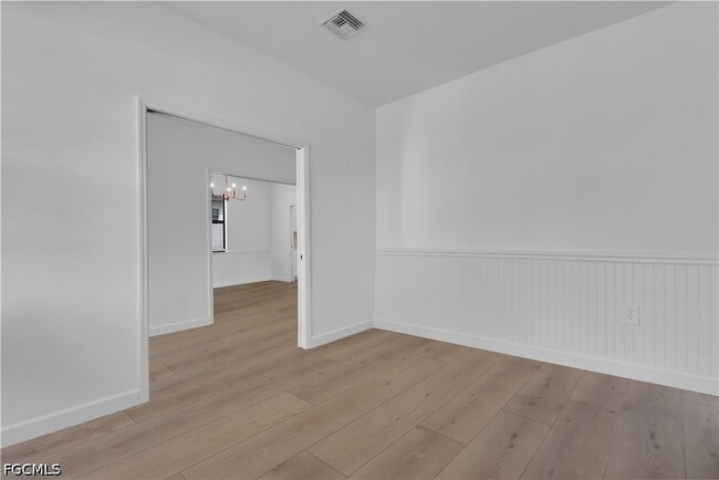 Building Photo - 10883 Timber Creek Dr