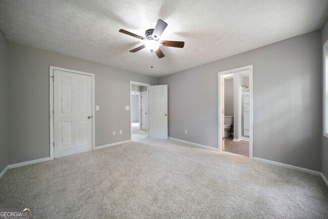 Building Photo - 347 Farm Brook Ln