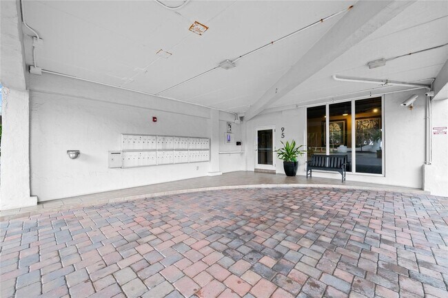 Building Photo - 95 N Birch Rd