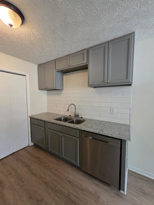 Building Photo - 452 Booth Cir SW