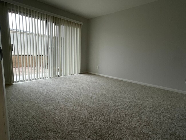 Building Photo - Stunning Two-Story Home in Quail Ridge.