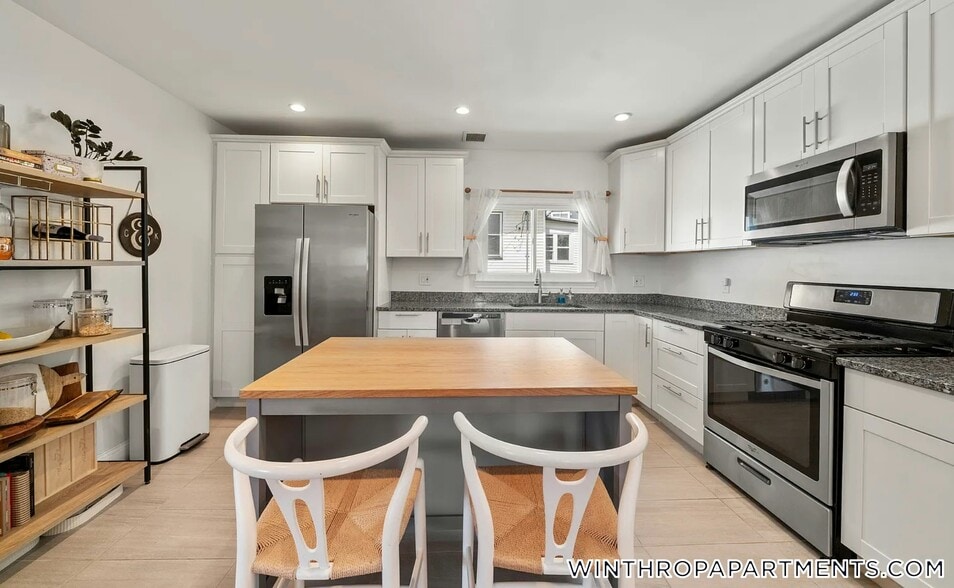 Building Photo - 62 Park Ave