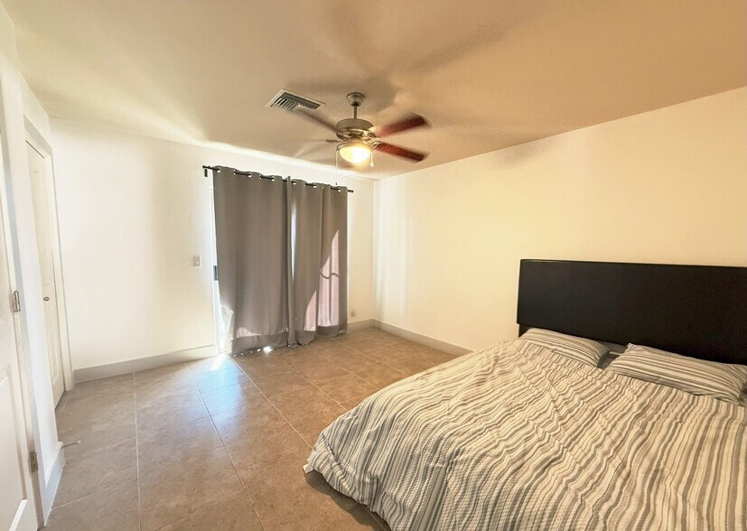 Building Photo - 13420 Lyndhurst St