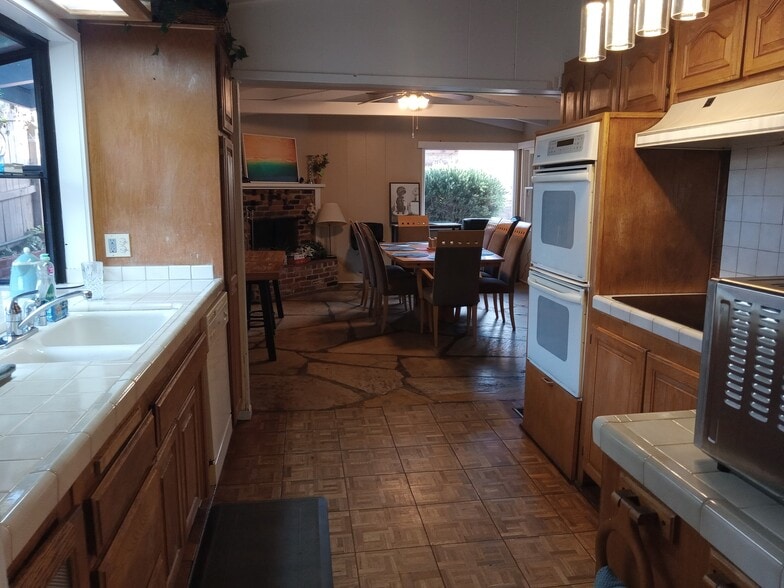 Building Photo - 2139 Torrey Pines Rd