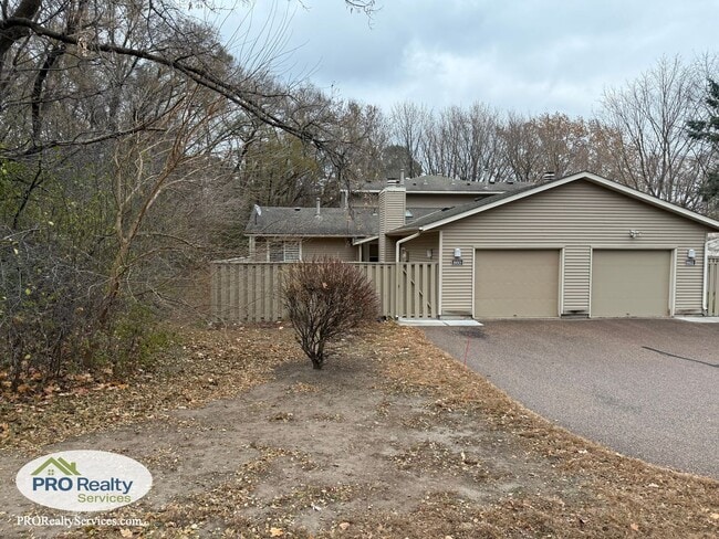 Building Photo - 2 Bedroom Townhouse **50% off December's Rent with a December 2025 Move In**