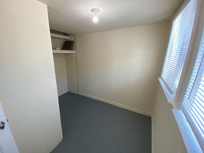 Building Photo - 1+ Bed 1 Bath, Single Family Home In Martinez