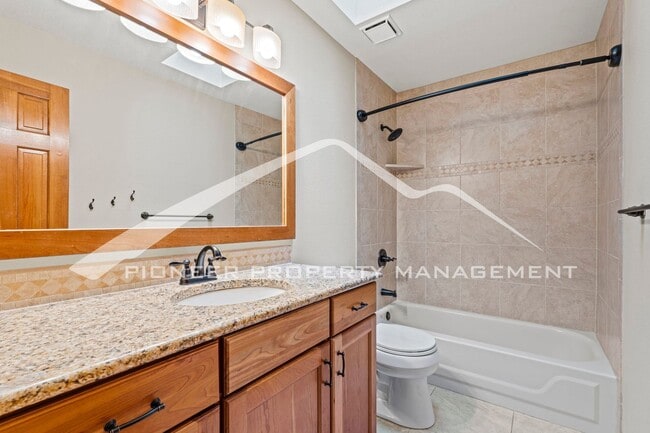 Building Photo - 5 bed/3 bath Main-Level Living with Design...