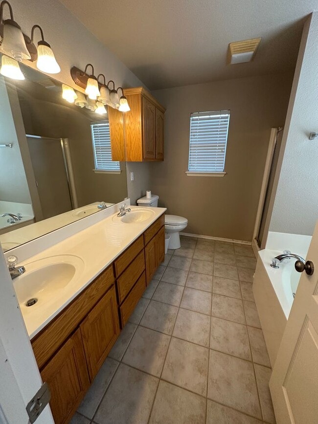 Building Photo - 3 bedroom + Office in Owasso Schools!