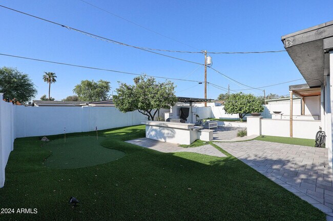 Building Photo - 3213 E Emile Zola Ave