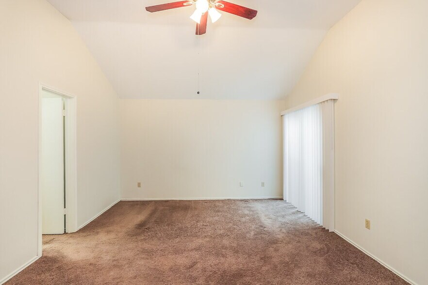 Building Photo - 1525 Miller Ave