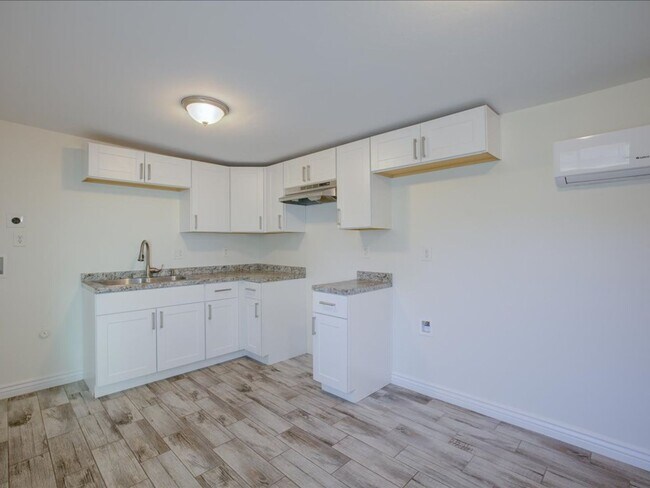 Building Photo - 1 bedroom, 1 bath