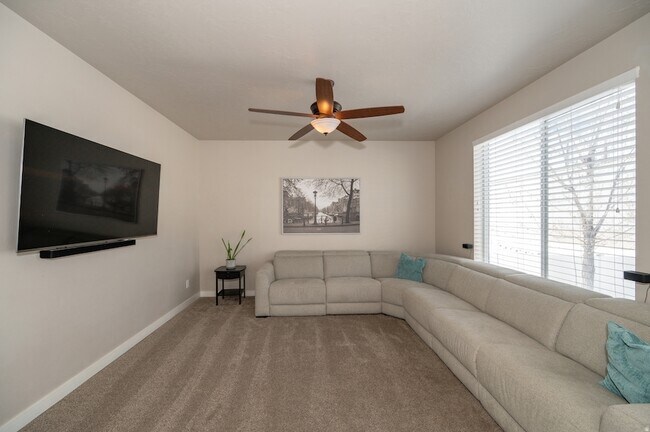 Building Photo - 794 Star Spangled Dr