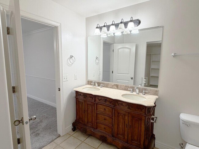 Building Photo - 496 S 2150 W